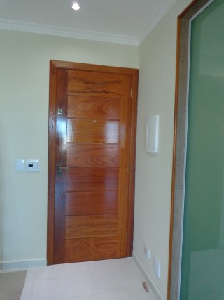 APARTAMENTO COM 03 DORMITÓRIOS